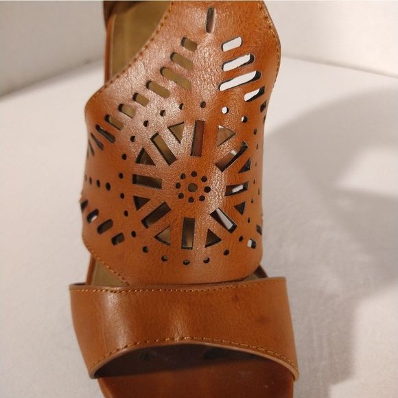 Chestnut Brown Peep Toe Heels Ankle Strap with Silver Buckle 4.5 in. heel Size 6 - Picture 4 of 5